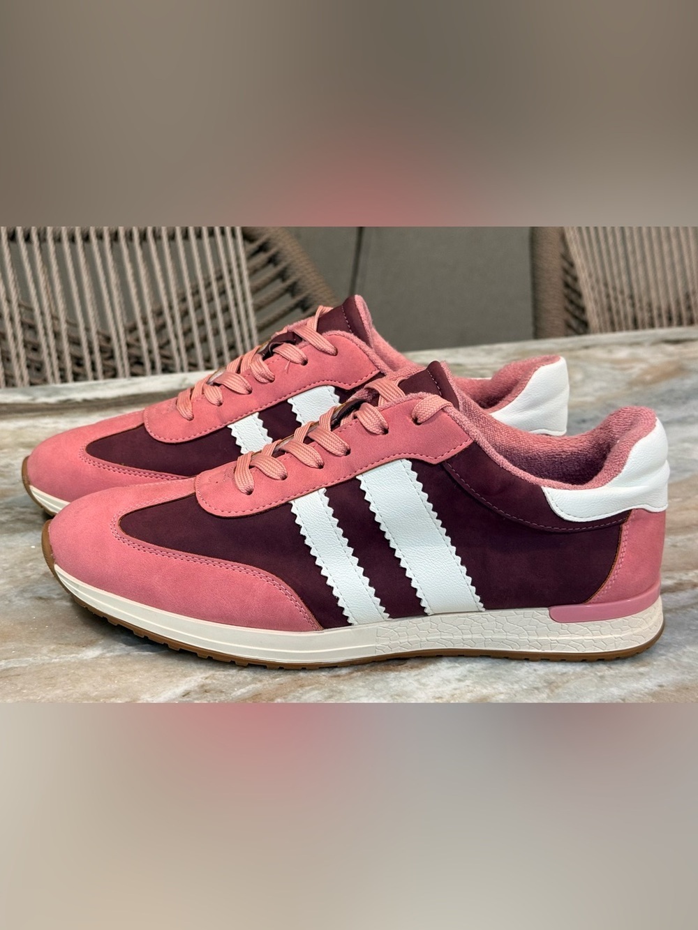 Women’s DOLCE VITA Jammy sneakers in rose & mauve. Size 10